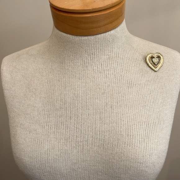 Vintage Light Gold-tone Texture Heart Pin with Rhinestone Accents - Picture 10 of 15
